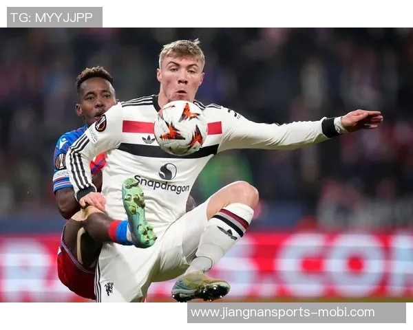 曼联喜迎赛季第三场胜利霍伊伦社媒祝贺舍什科好友情深厚