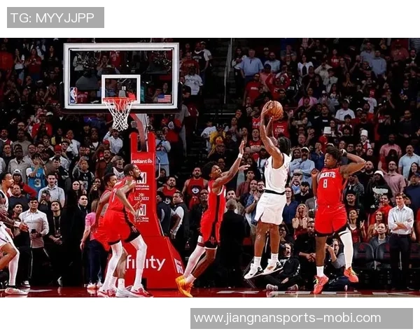 伦纳德全能表现助球队获胜17投9中轻松斩获28分5篮板2助攻1抢断1盖帽 伦纳德全能表现助球队获胜17投9中轻松斩获28分5篮板2助攻1抢断1盖帽